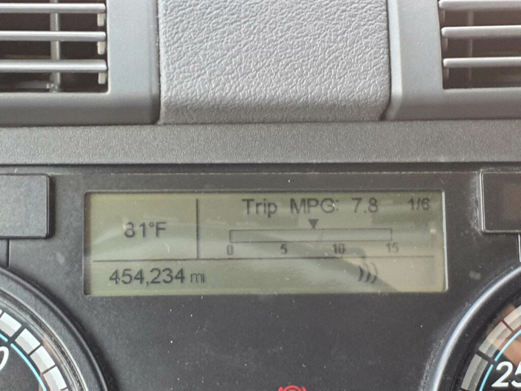 2019 Freightliner Cascadia 125 Sleeper Semi Truck – 72″ Condo Sleeper, 455HP, 10 Speed Manual