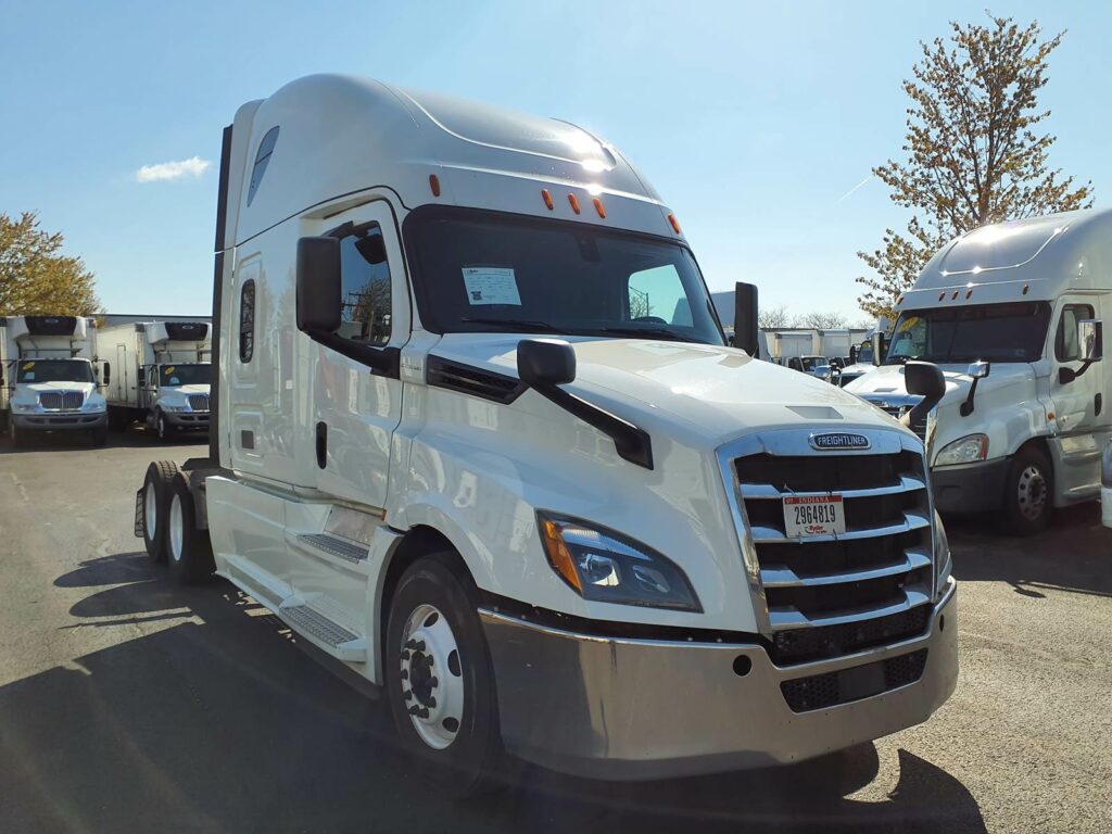 2019 Freightliner Cascadia 126 Sleeper Semi Truck – 72″ Condo Sleeper, 455HP, 12