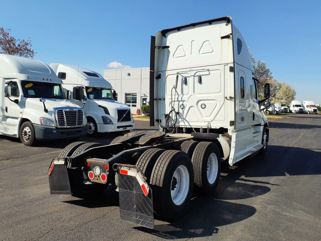 2019 Freightliner Cascadia 126 Sleeper Semi Truck – 72″ Condo Sleeper, 455HP, 12