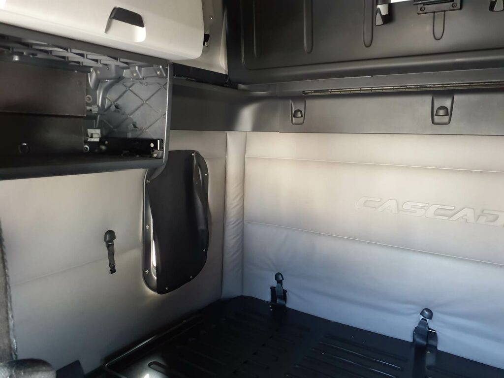 2019 Freightliner Cascadia 126 Sleeper Semi Truck – 72″ Condo Sleeper, 455HP, 12