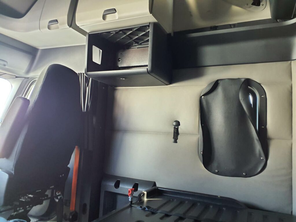 2019 Freightliner Cascadia 126 Sleeper Semi Truck – 72″ Condo Sleeper, 455HP, 12