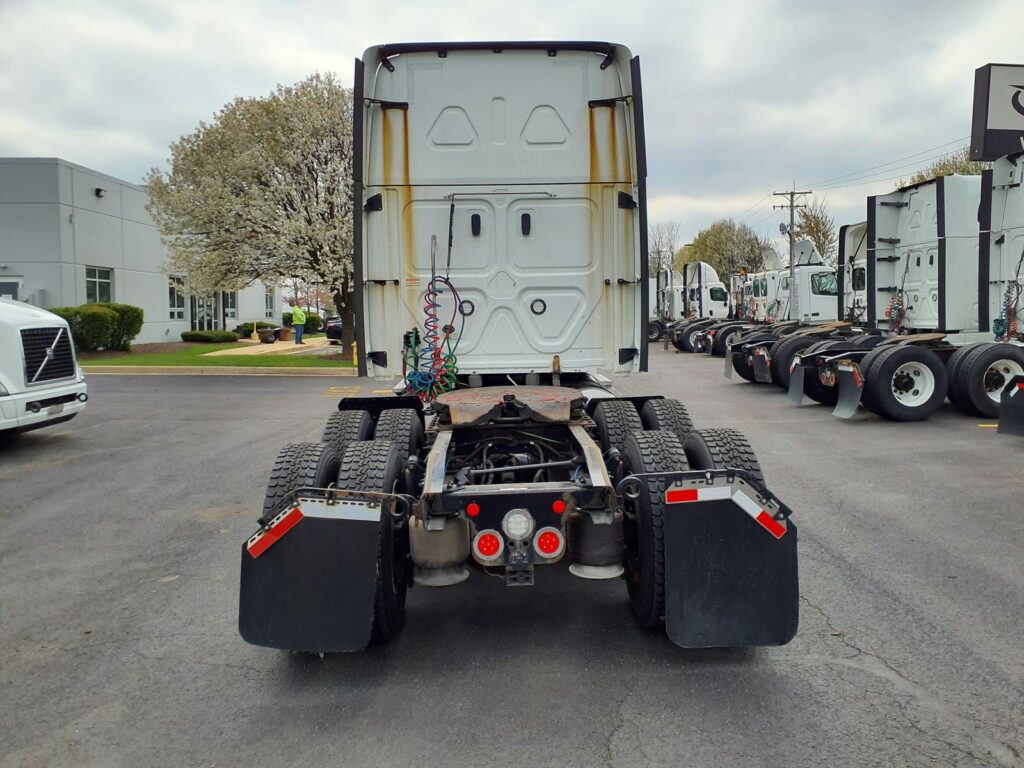 2019 Freightliner Cascadia 126 Sleeper Semi Truck – 72″ Condo Sleeper, 455HP, 12