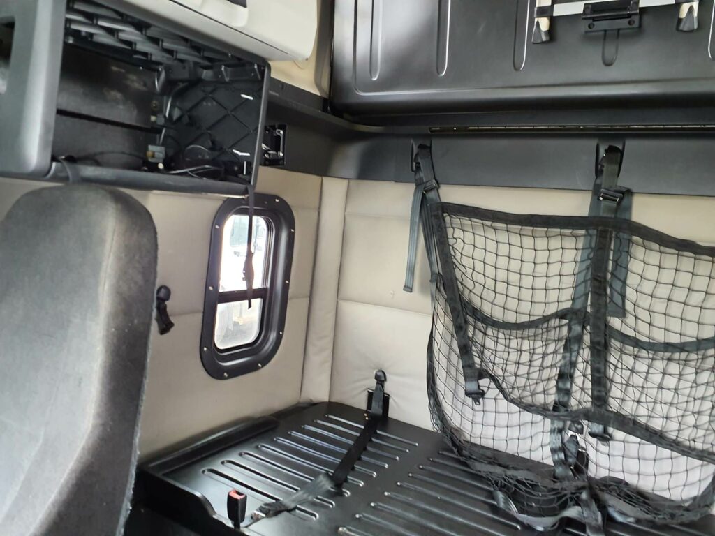 2019 Freightliner Cascadia 126 Sleeper Semi Truck – 72″ Condo Sleeper, 455HP, 12