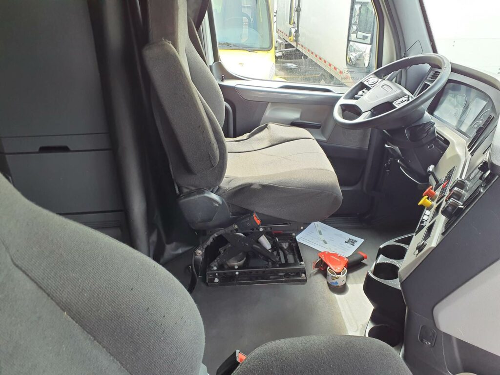 2019 Freightliner Cascadia 126 Sleeper Semi Truck – 72″ Condo Sleeper, 455HP, 12