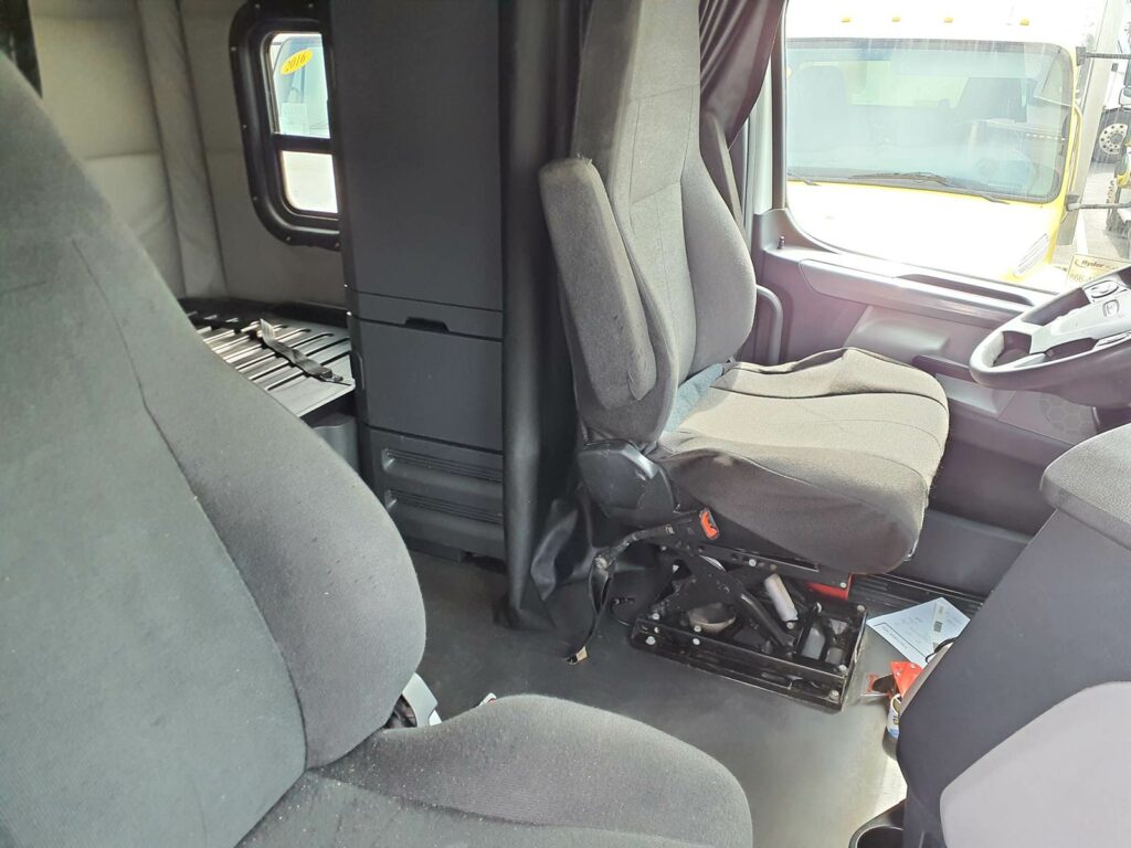 2019 Freightliner Cascadia 126 Sleeper Semi Truck – 72″ Condo Sleeper, 455HP, 12