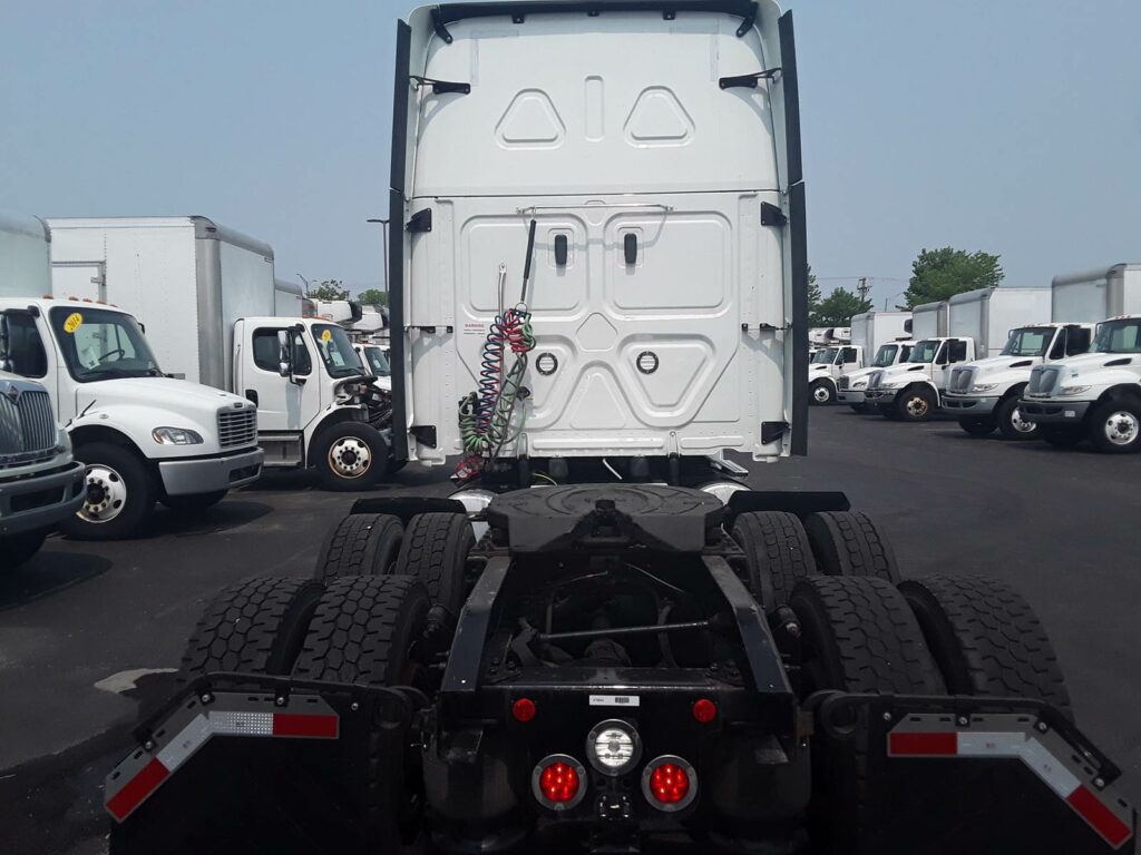 2020 Freightliner Cascadia 126 Sleeper Semi Truck – 72″ Condo Sleeper, 455HP, 12