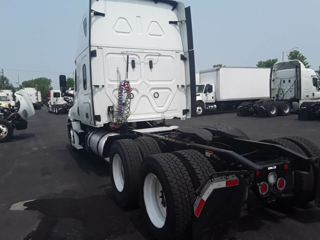 2020 Freightliner Cascadia 126 Sleeper Semi Truck – 72″ Condo Sleeper, 455HP, 12