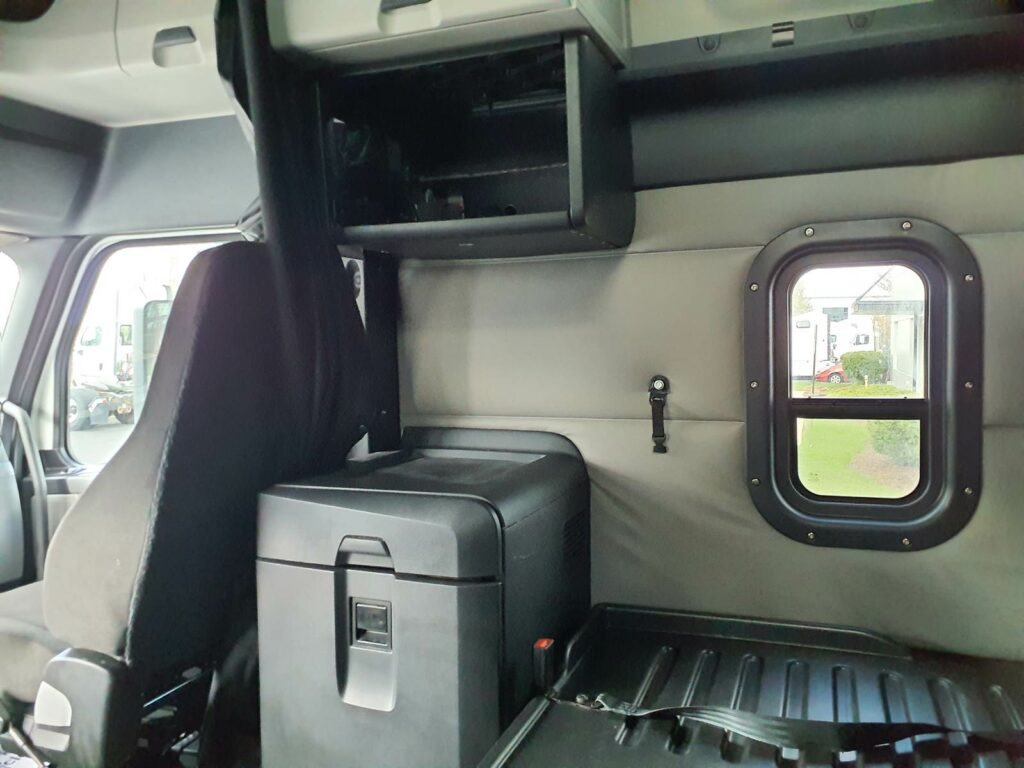 2020 Freightliner Cascadia 126 Sleeper Semi Truck – 72″ Condo Sleeper, 455HP, 12