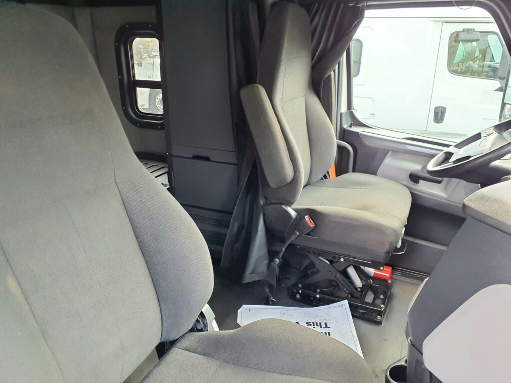 2020 Freightliner Cascadia 126 Sleeper Semi Truck – 72″ Condo Sleeper, 455HP, 12