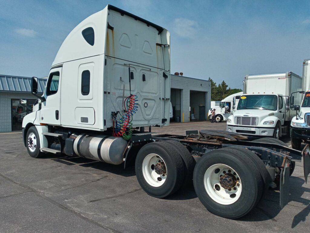 2020 Freightliner Cascadia 126 Sleeper Semi Truck – 72″ Condo Sleeper, 455HP, 12