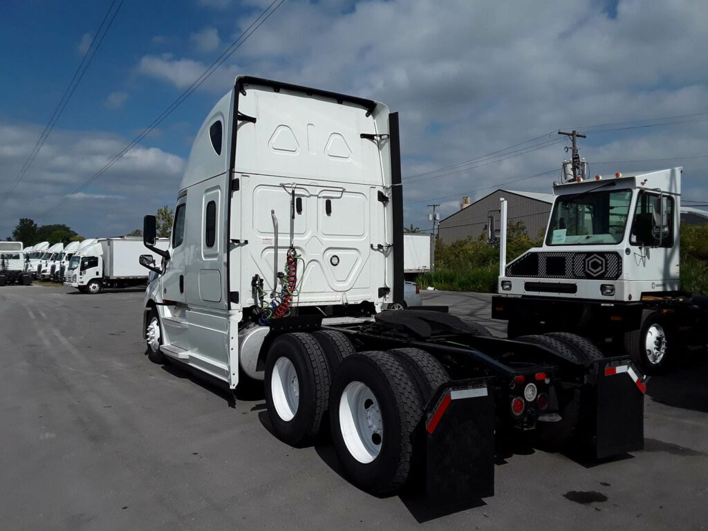 2020 Freightliner Cascadia 126 Sleeper Semi Truck – 72″ Condo Sleeper, 455HP, 12