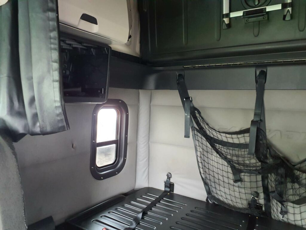 2020 Freightliner Cascadia 126 Sleeper Semi Truck – 72″ Condo Sleeper, 455HP, 12