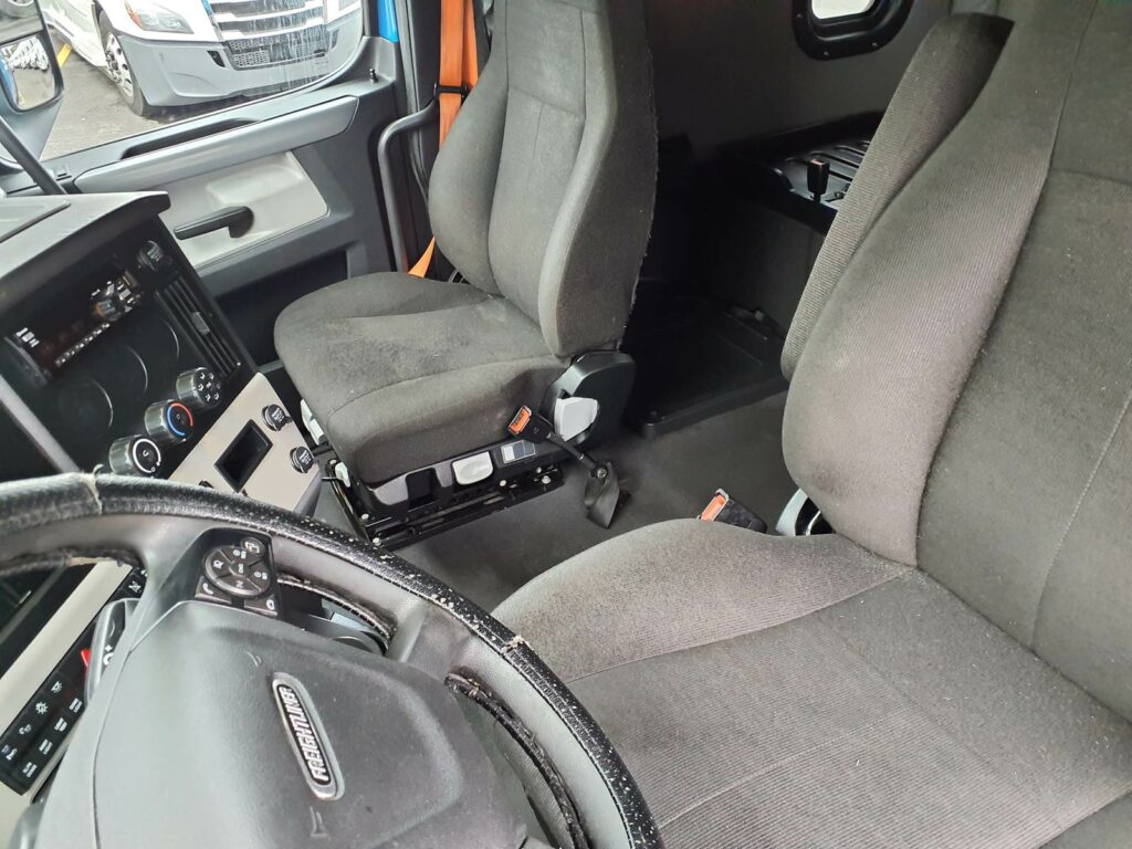 2020 Freightliner Cascadia 126 Sleeper Semi Truck – 72″ Condo Sleeper, 455HP, 12