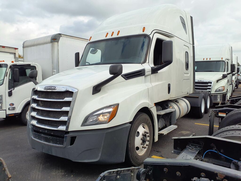 2019 Freightliner Cascadia 126 Sleeper Semi Truck – 72″ Condo Sleeper, 455HP, 12