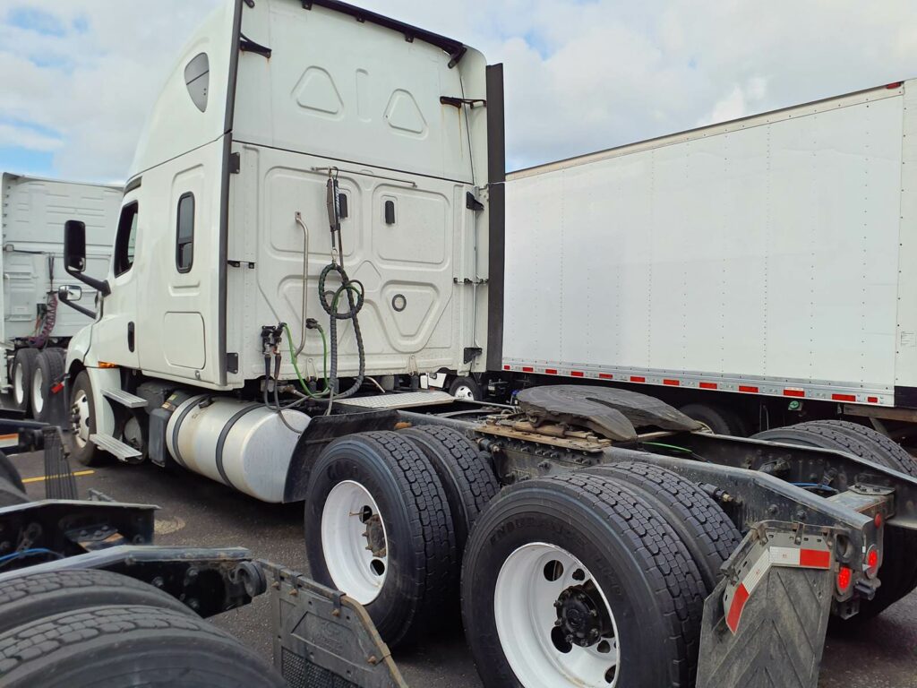 2019 Freightliner Cascadia 126 Sleeper Semi Truck – 72″ Condo Sleeper, 455HP, 12