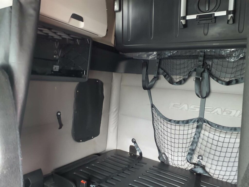 2019 Freightliner Cascadia 126 Sleeper Semi Truck – 72″ Condo Sleeper, 455HP, 12