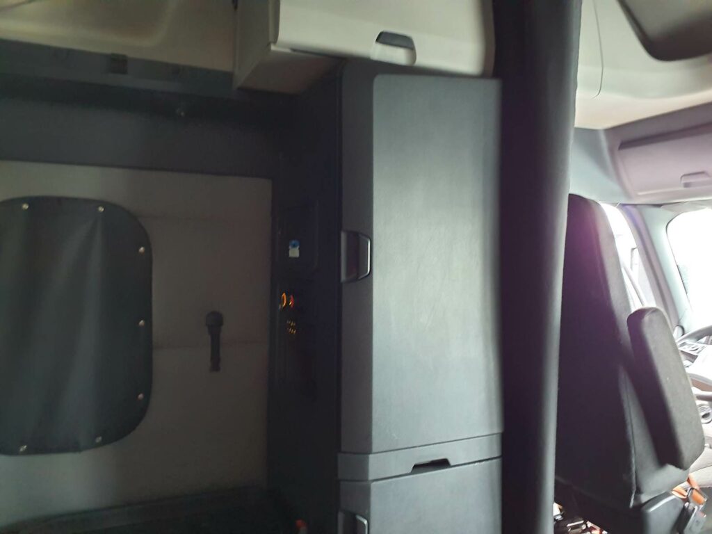 2019 Freightliner Cascadia 126 Sleeper Semi Truck – 72″ Condo Sleeper, 455HP, 12