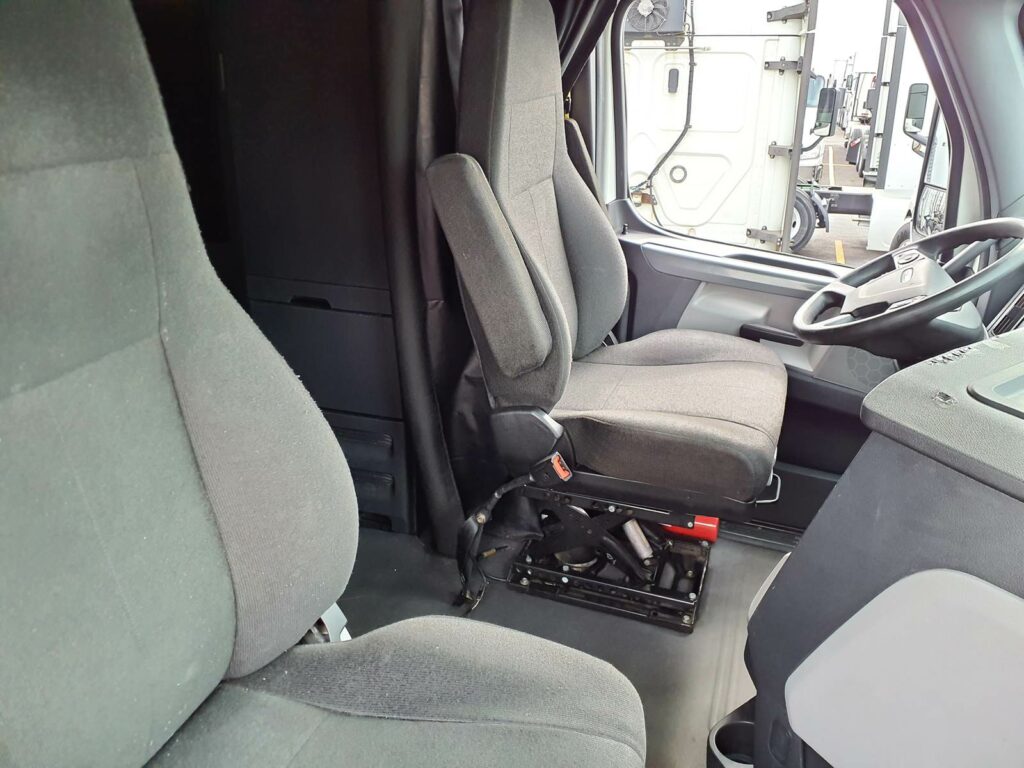 2019 Freightliner Cascadia 126 Sleeper Semi Truck – 72″ Condo Sleeper, 455HP, 12