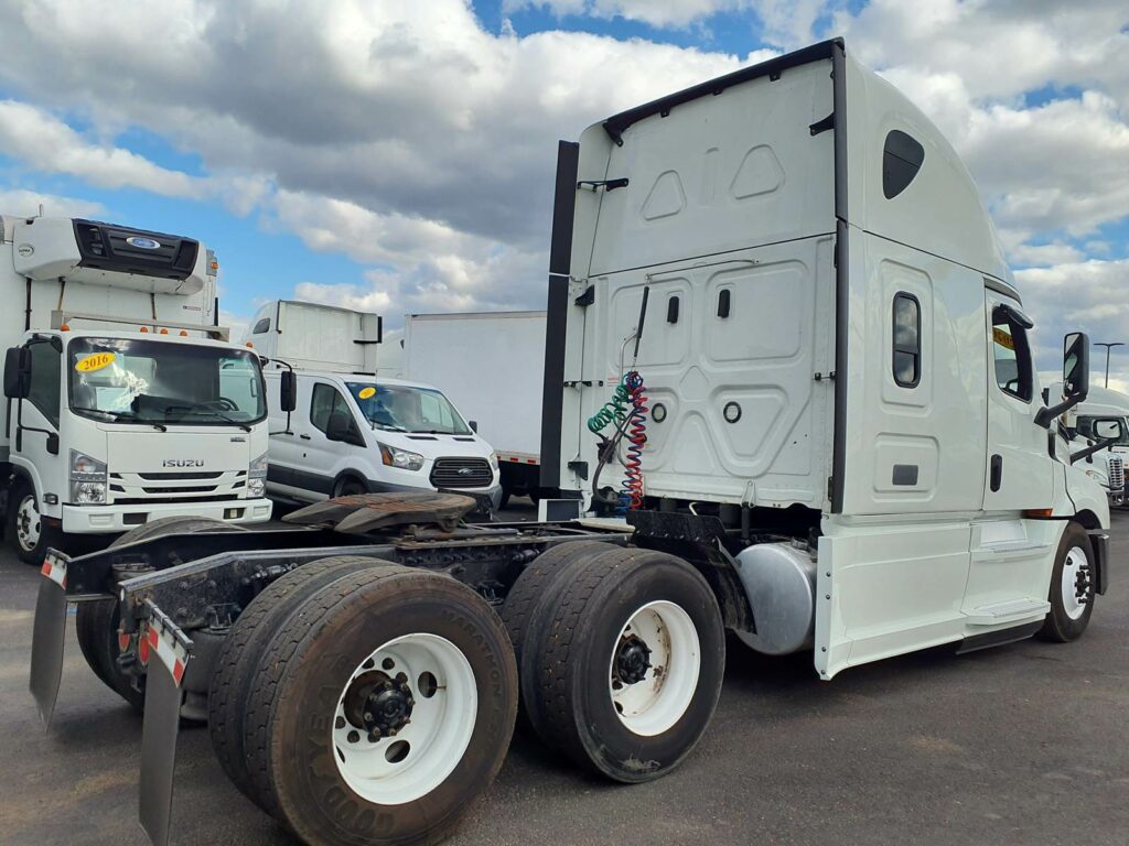 2020 Freightliner Cascadia 126 Sleeper Semi Truck – 72″ Condo Sleeper, 455HP, 12