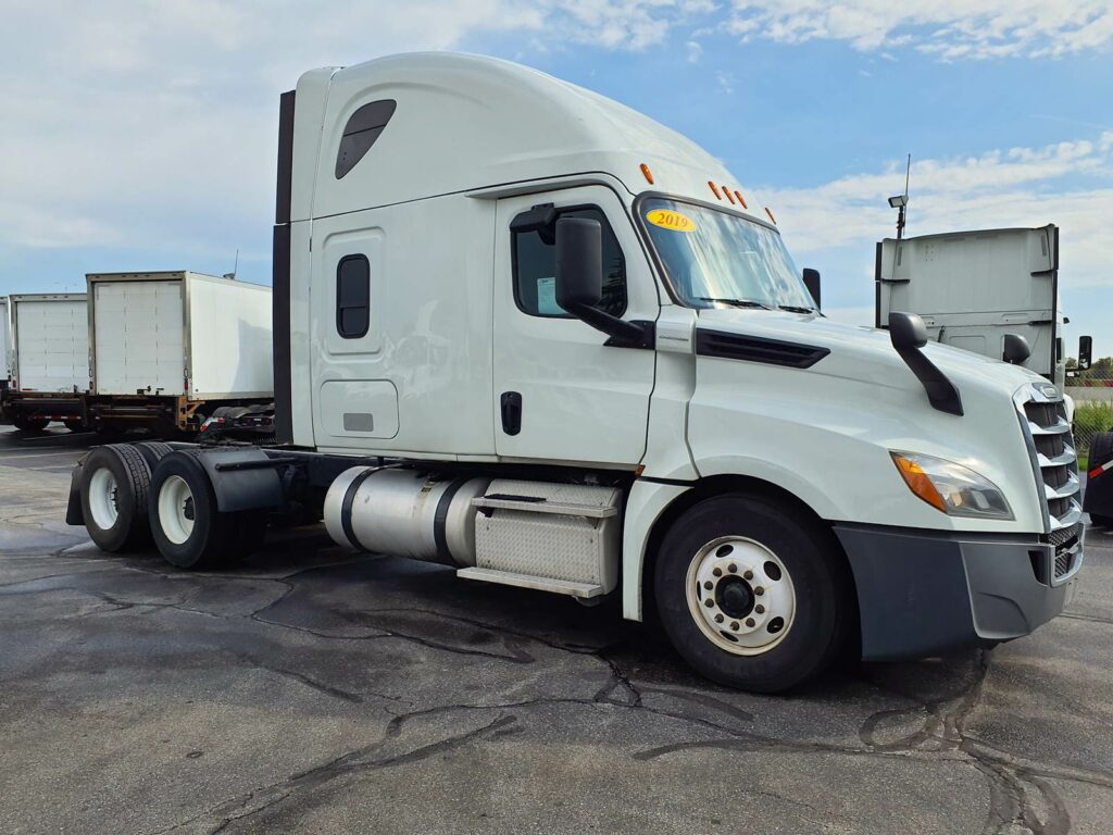 2019 Freightliner Cascadia 126 Sleeper Semi Truck – 72″ Condo Sleeper, 455HP, 12