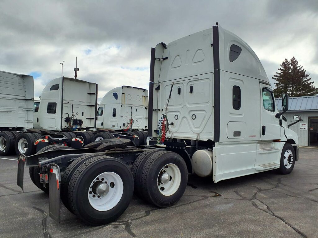 2020 Freightliner Cascadia 126 Sleeper Semi Truck – 72″ Condo Sleeper, 455HP, 12