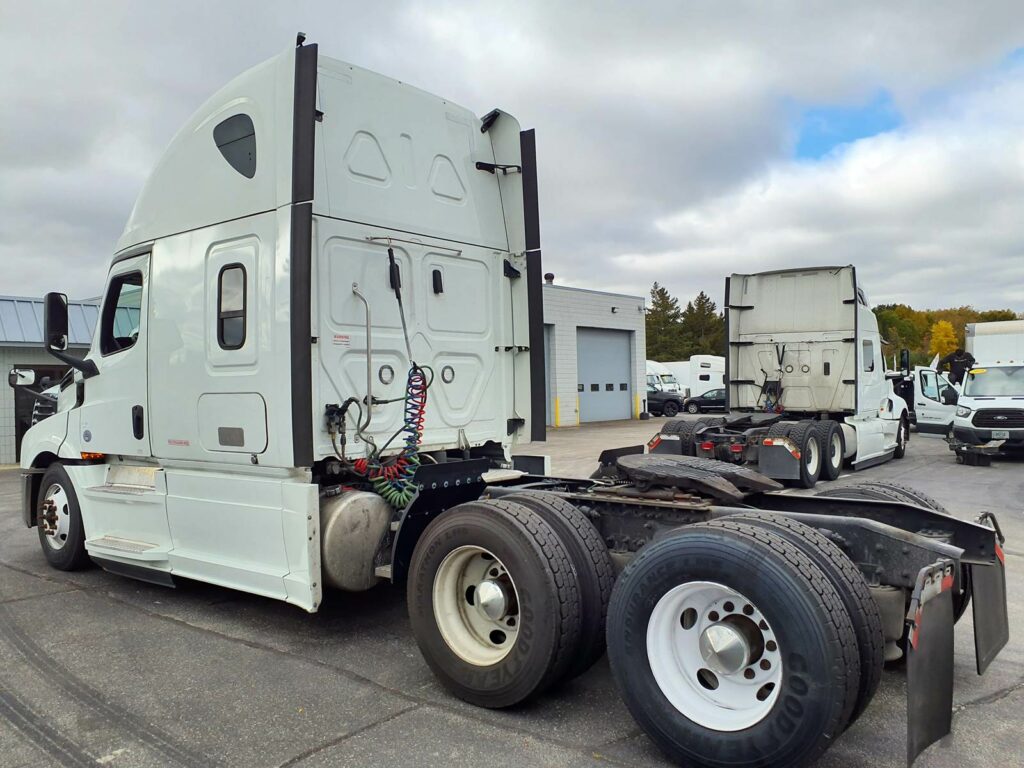 2020 Freightliner Cascadia 126 Sleeper Semi Truck – 72″ Condo Sleeper, 455HP, 12