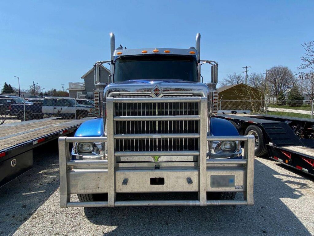 2013 International 9900i Sleeper Semi Truck