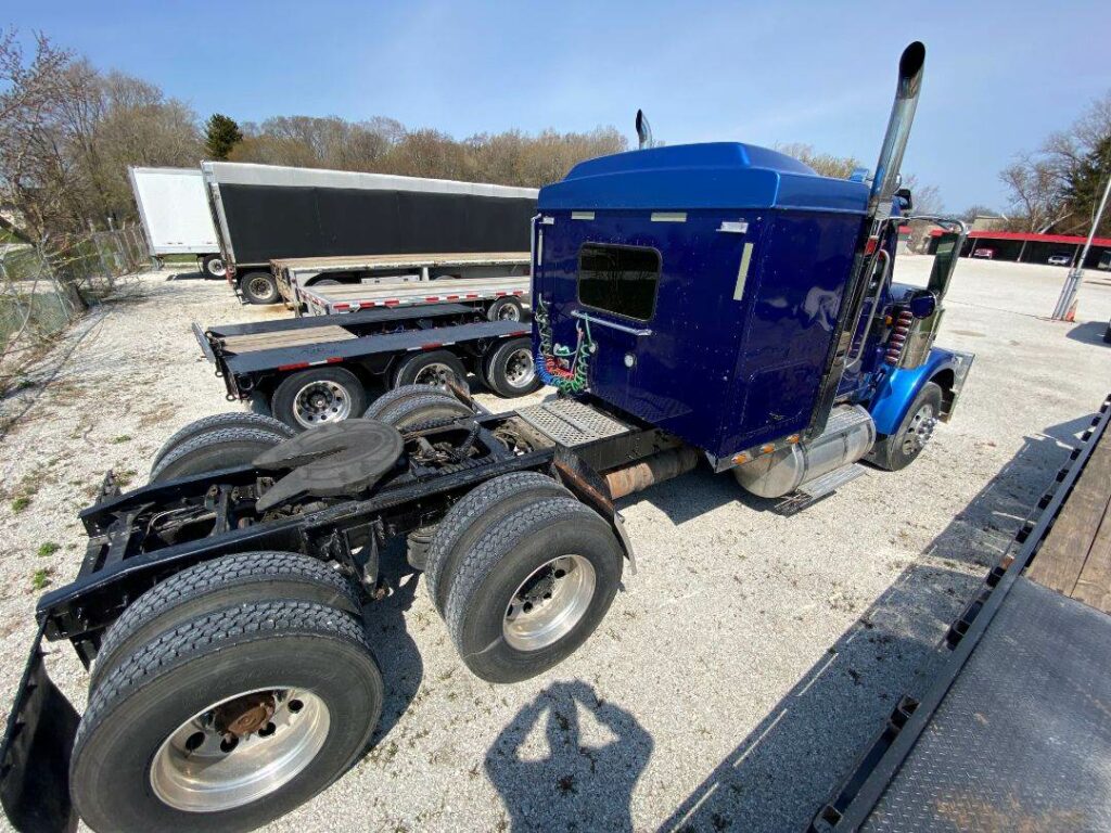 2013 International 9900i Sleeper Semi Truck