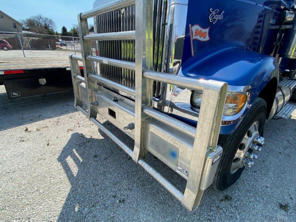 2013 International 9900i Sleeper Semi Truck
