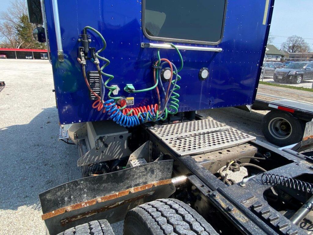 2013 International 9900i Sleeper Semi Truck