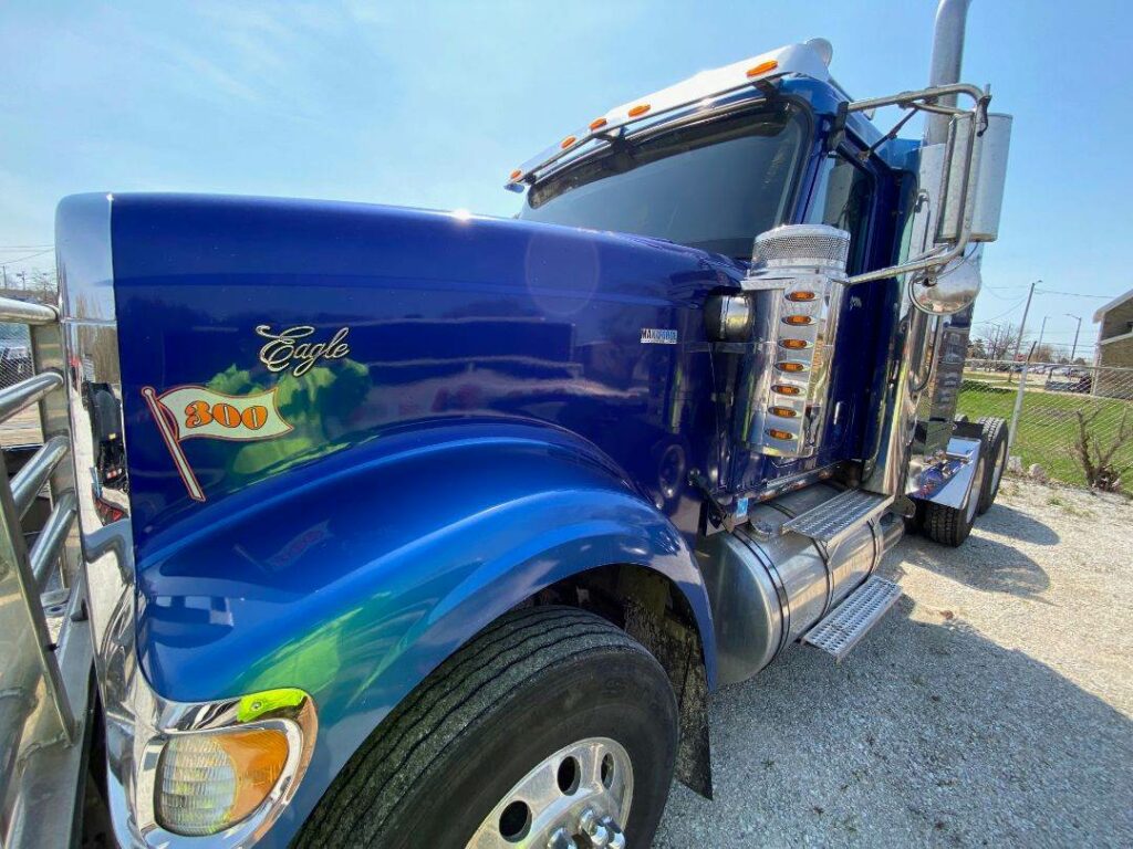 2013 International 9900i Sleeper Semi Truck