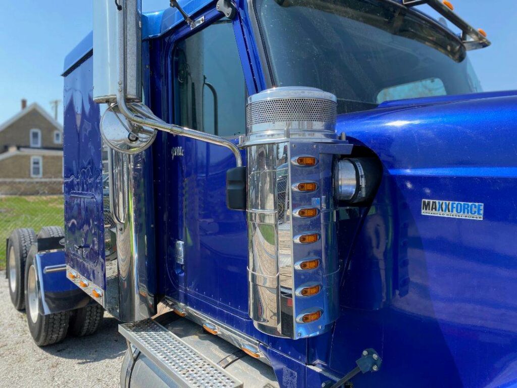 2013 International 9900i Sleeper Semi Truck