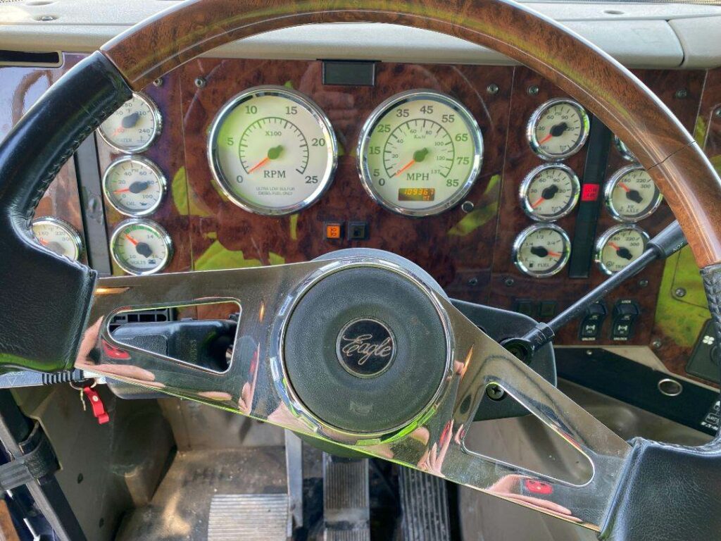 2013 International 9900i Sleeper Semi Truck