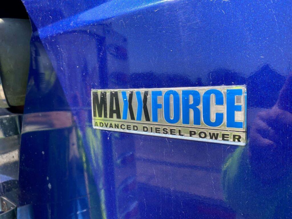 2013 International 9900i Sleeper Semi Truck