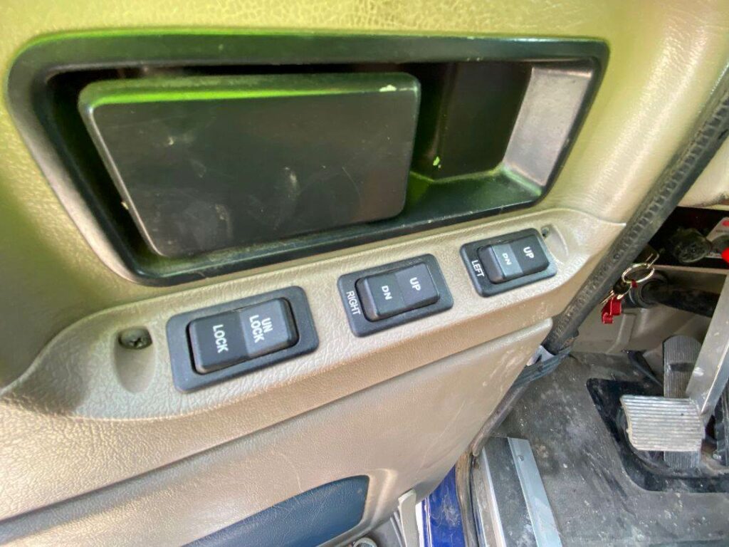 2013 International 9900i Sleeper Semi Truck