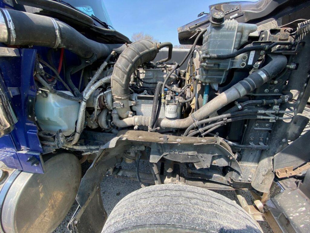 2013 International 9900i Sleeper Semi Truck