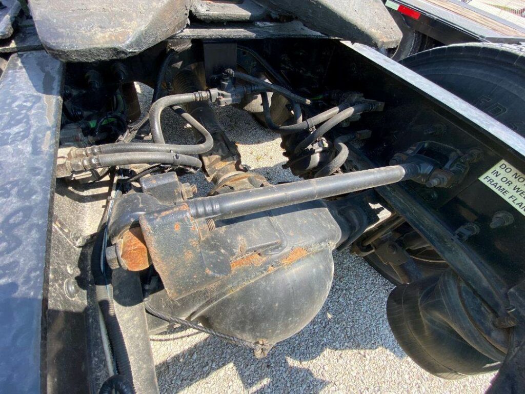 2013 International 9900i Sleeper Semi Truck