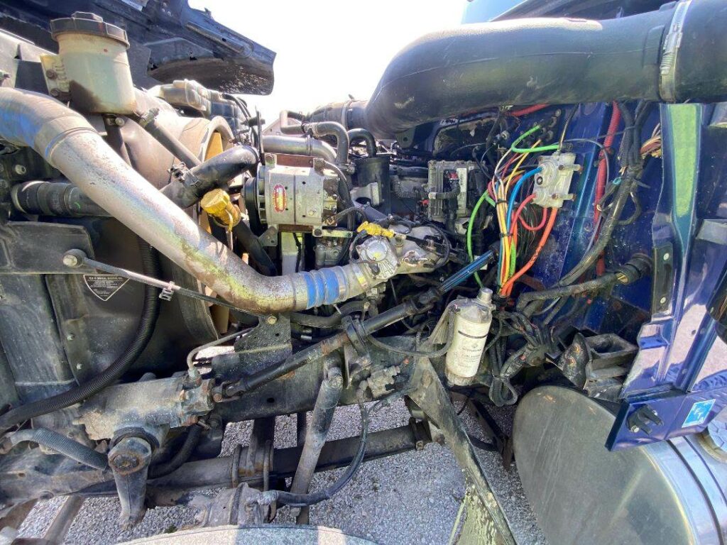 2013 International 9900i Sleeper Semi Truck