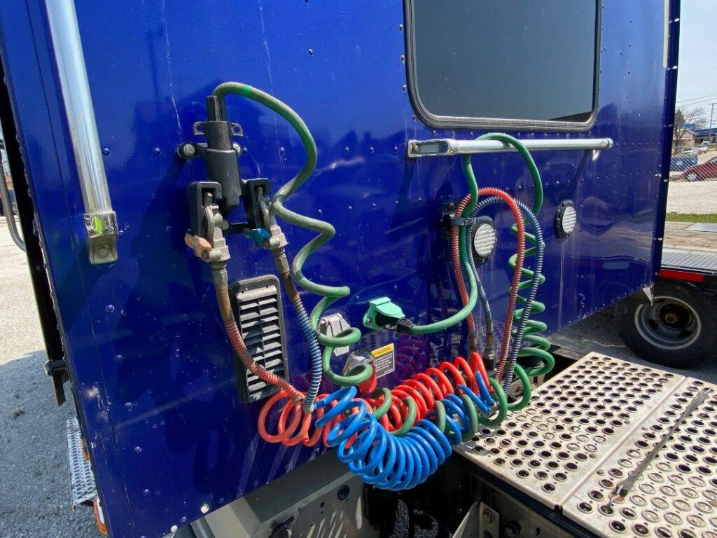 2013 International 9900i Sleeper Semi Truck