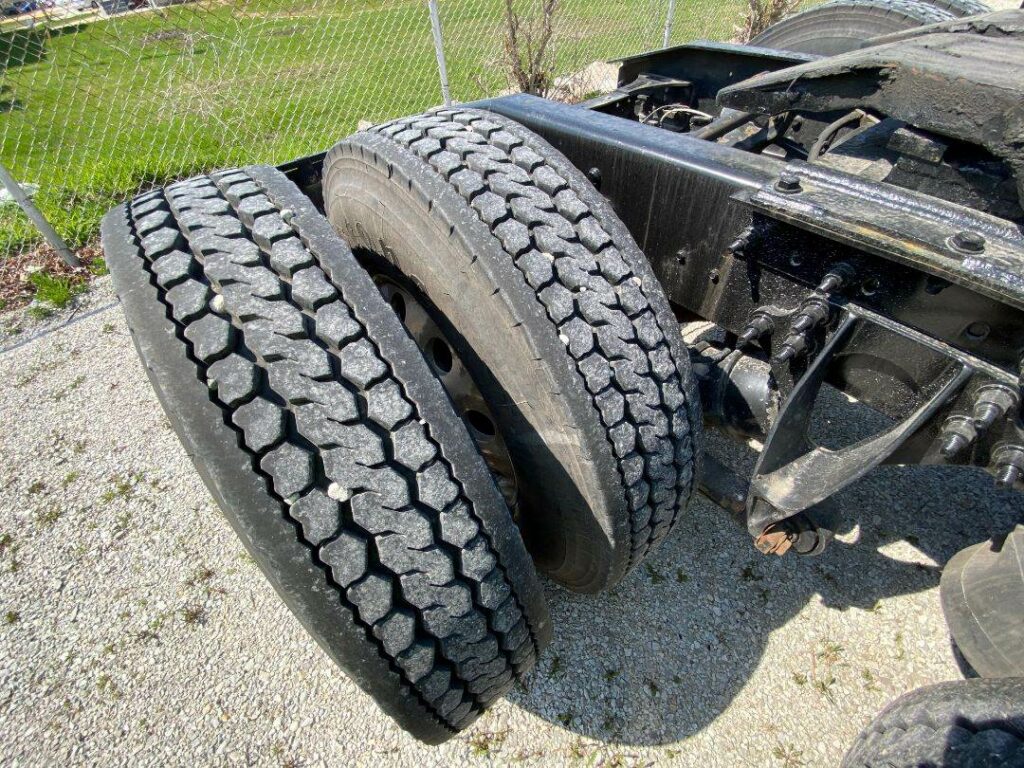 2013 International 9900i Sleeper Semi Truck