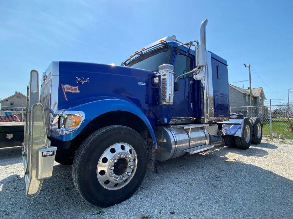 2013 International 9900i Sleeper Semi Truck