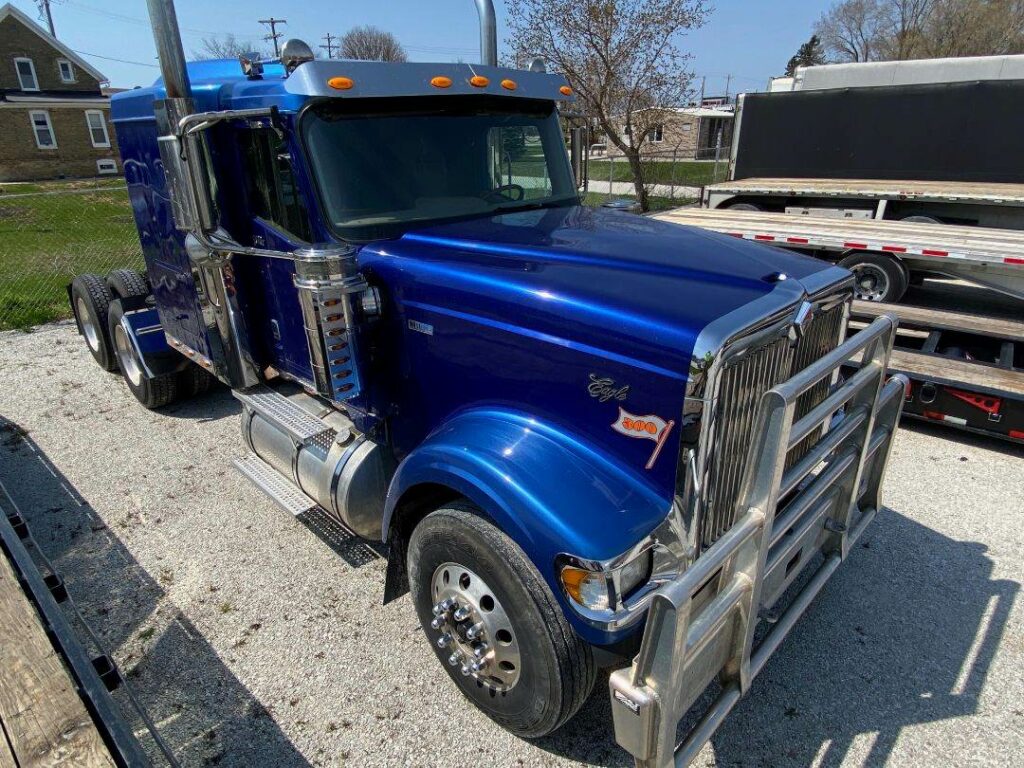2013 International 9900i Sleeper Semi Truck