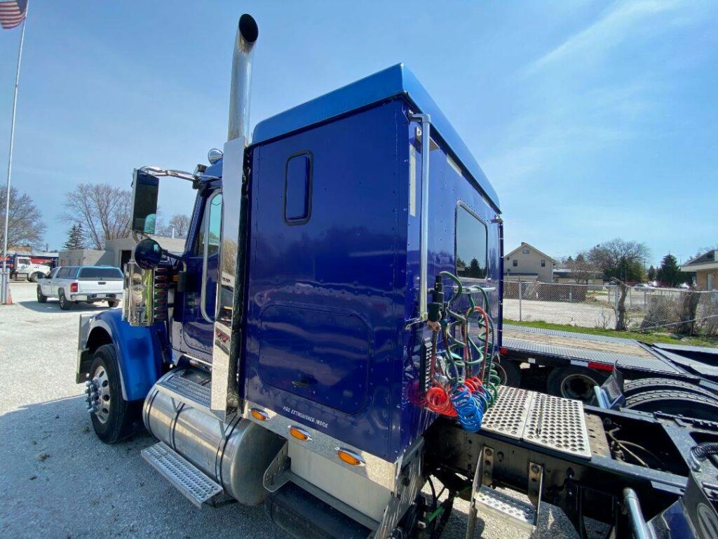 2013 International 9900i Sleeper Semi Truck