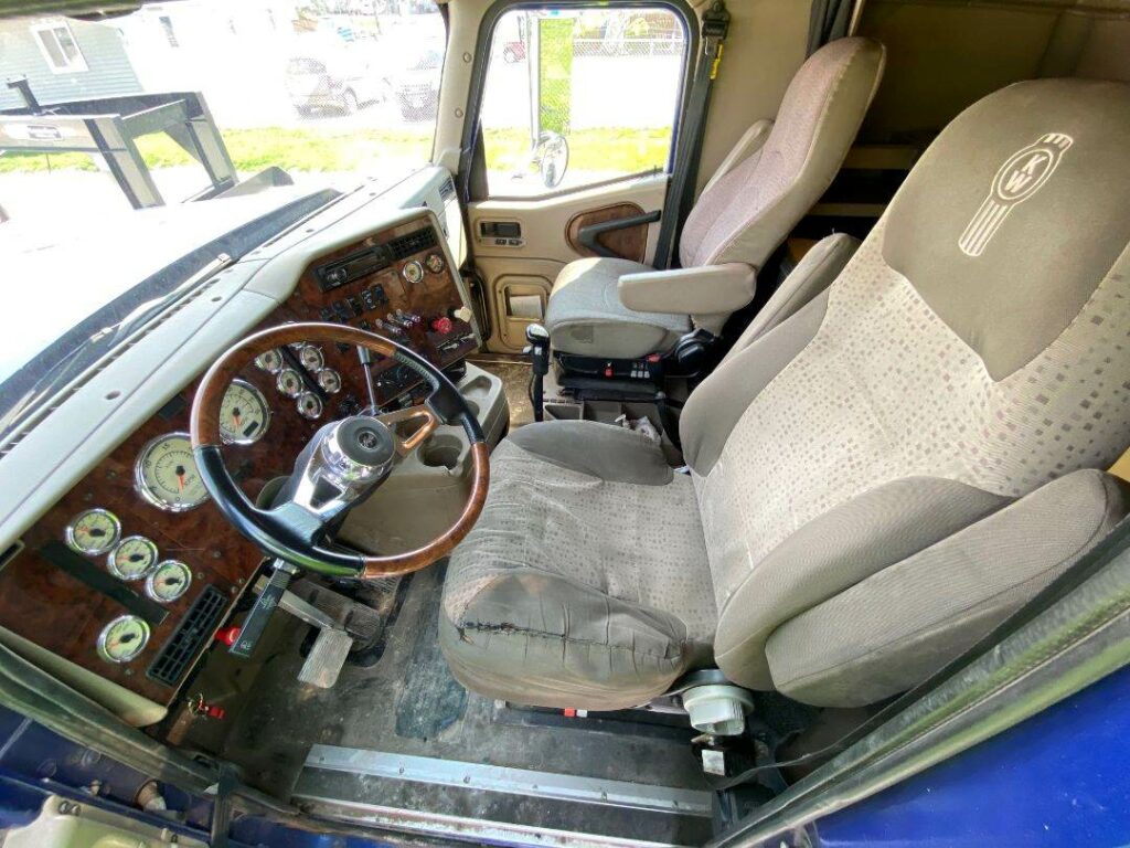 2013 International 9900i Sleeper Semi Truck