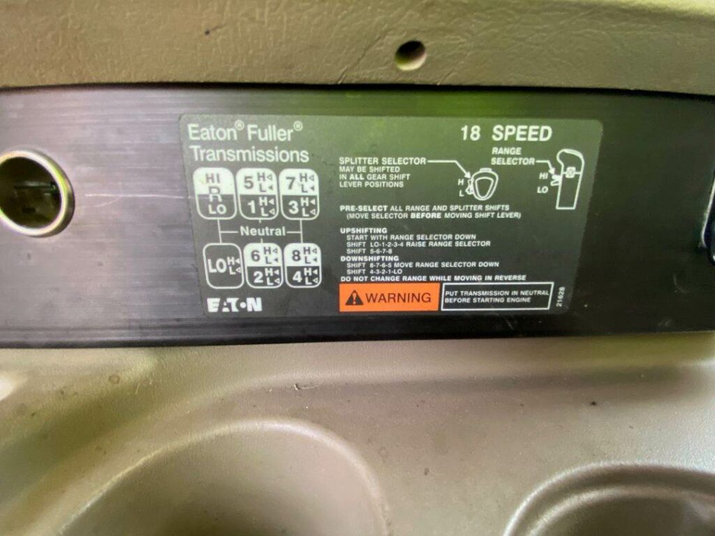 2013 International 9900i Sleeper Semi Truck