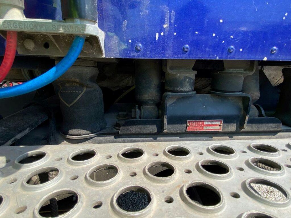 2013 International 9900i Sleeper Semi Truck