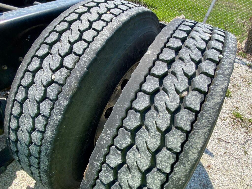 2013 International 9900i Sleeper Semi Truck