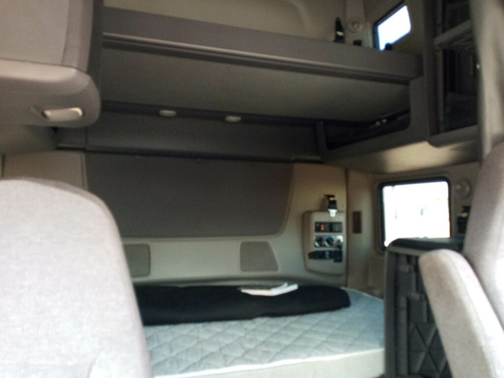 2018 International LT625 Sleeper Semi Truck – 73″ Condo Sleeper, 450HP, 10