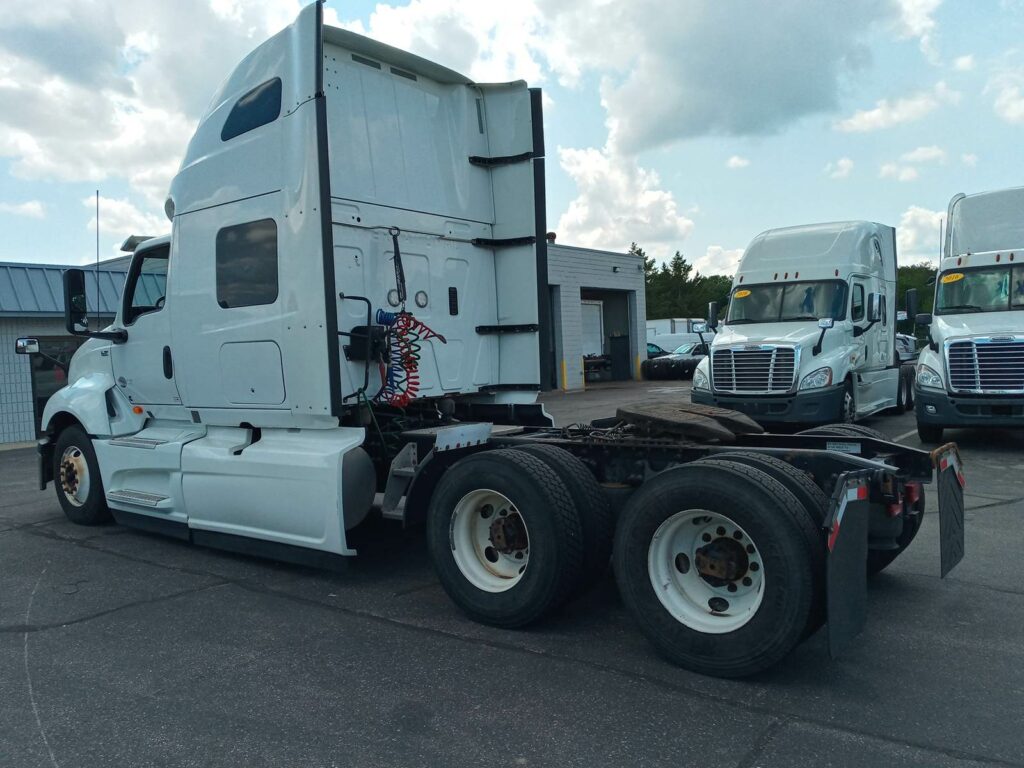 2018 International LT625 Sleeper Semi Truck – 73″ Condo Sleeper, 450HP, 10