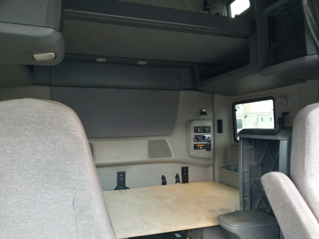 2018 International LT625 Sleeper Semi Truck – 73″ Condo Sleeper, 450HP, 10